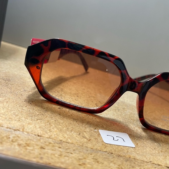 Tortoise square frame sunglasses - Picture 2 of 4